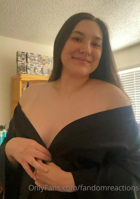 FandomReactions naked on onlyfans