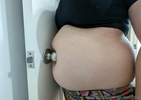 Agirlwholikestoeat onlyfans porn free