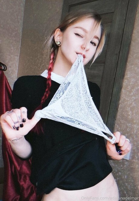 Lana Delmar onlyfans photos