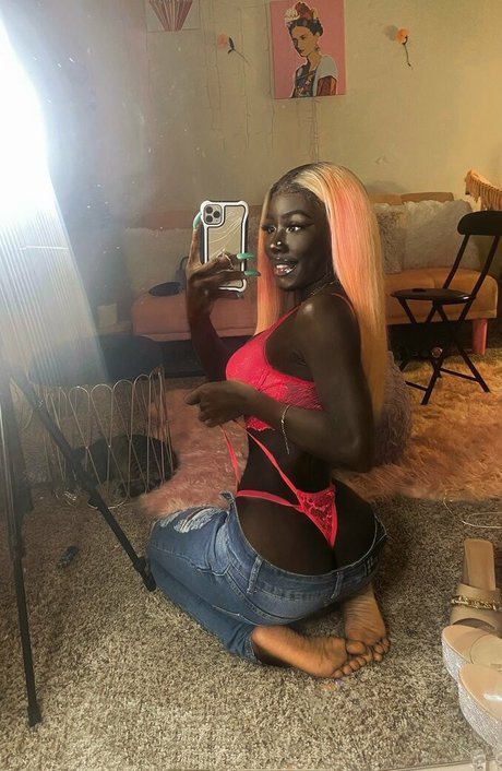 Lazelle Doll onlyfans content leaked