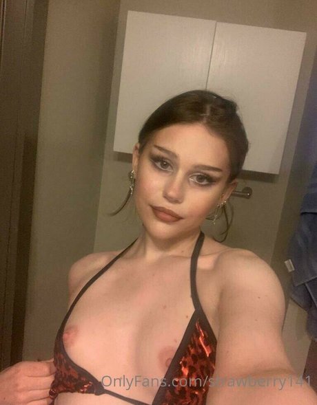 mabel may naked on onlyfans