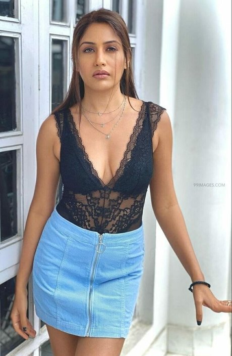 Surbhi Chandna onlyfans leajs