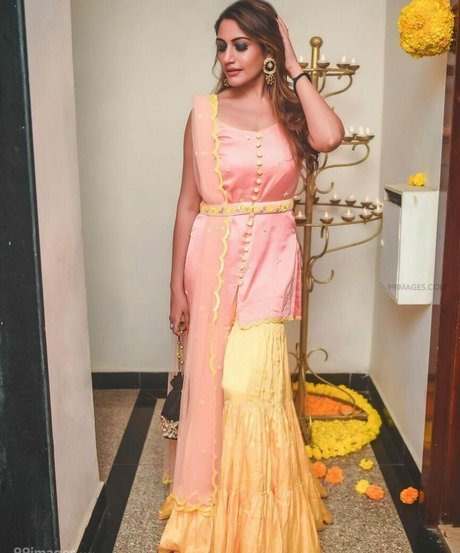 Surbhi Chandna onlyfans hot