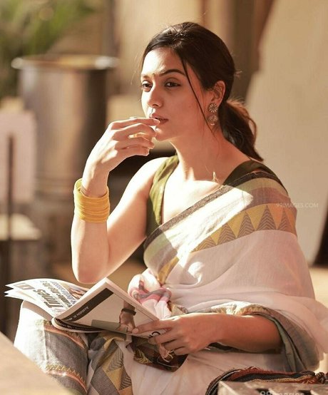 Divya Agarwal onlyfans desnuda