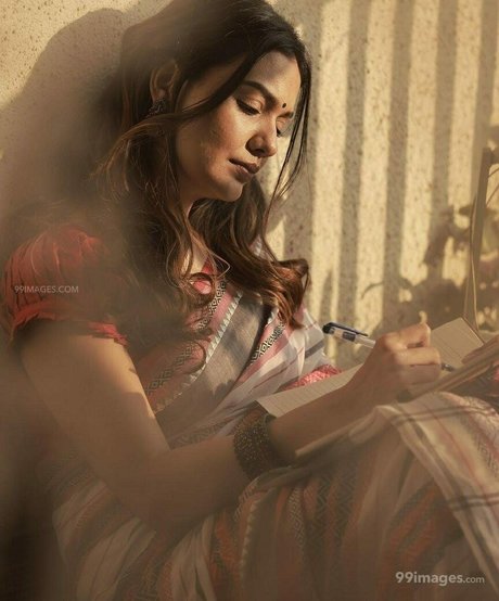 Divya Agarwal onlyfans star