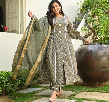 Ankitta Sharma onlyfans strip