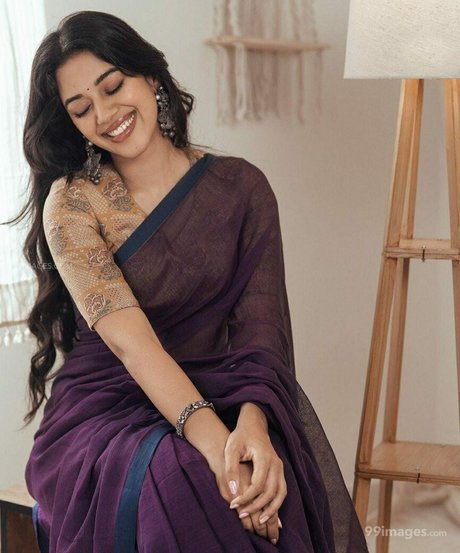 Mirnalini Ravi onlyfans ass