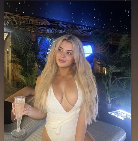 Liberty Poole onlyfans strip