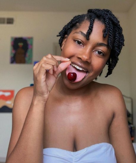 sapiosuccubust ass onlyfans