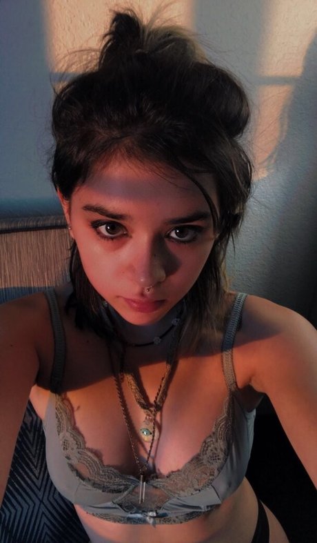 Lisette Dagon naked onlyfans