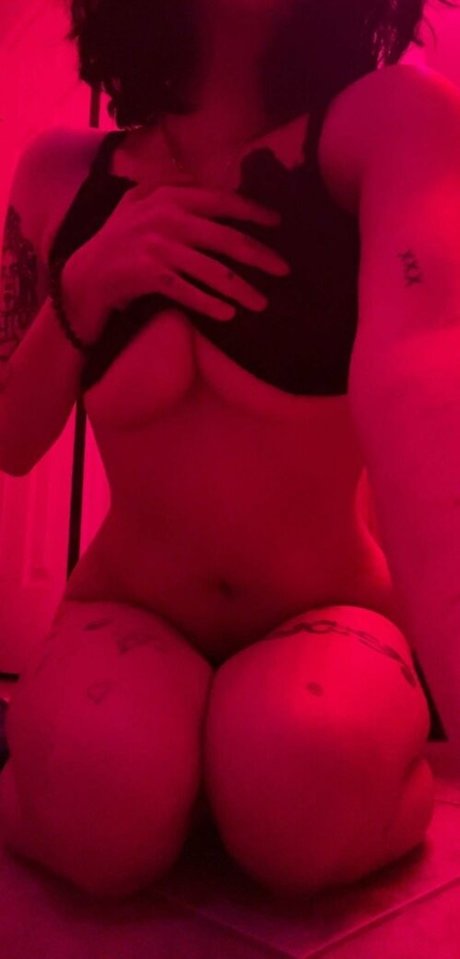 Lisette Dagon onlyfans images