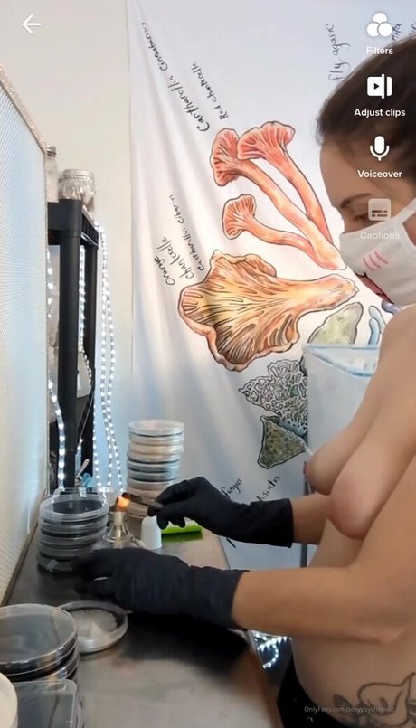 Shroomy Baby leaked onlyfans.