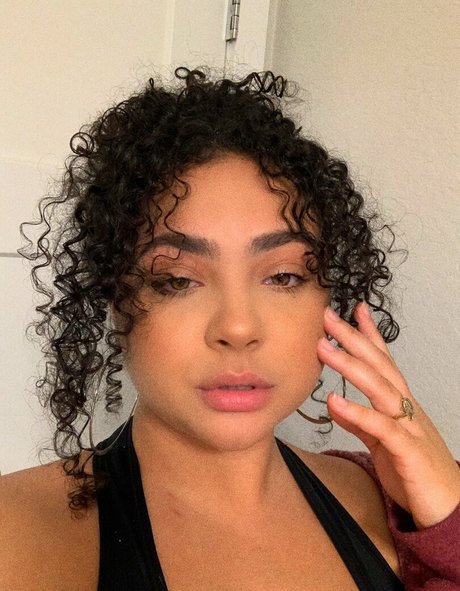 Deanelizyunes new leaked onlyfans