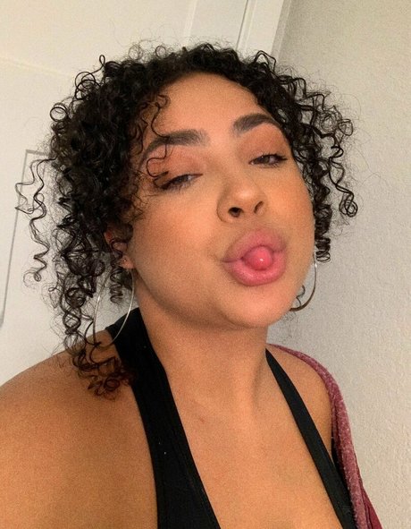 Deanelizyunes onlyfans pics