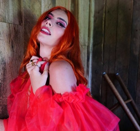 Alicia Atout onlyfans model