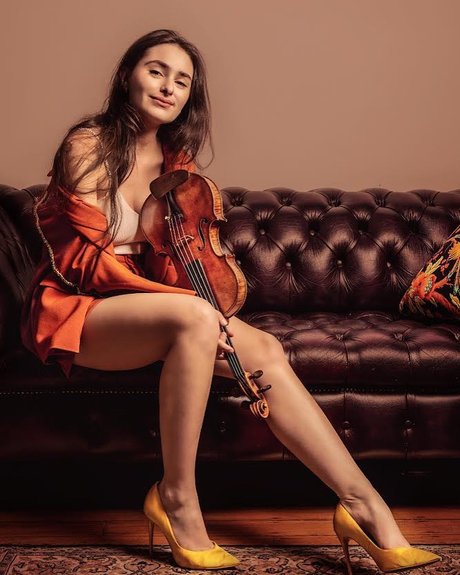 Esther Abrami onlyfans leaked.