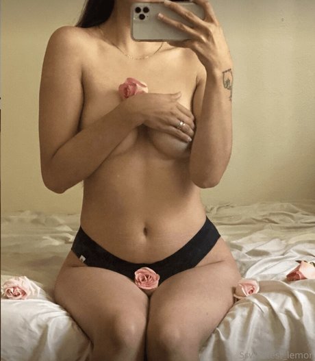 Ssweetest lemon onlyfans model images