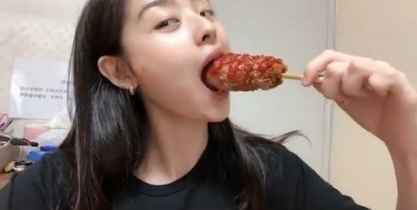 nayoungkim18 onlyfans model images