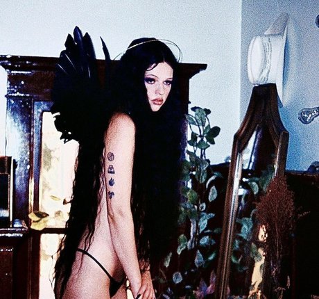 Emma Karla Peet naked onlyfans