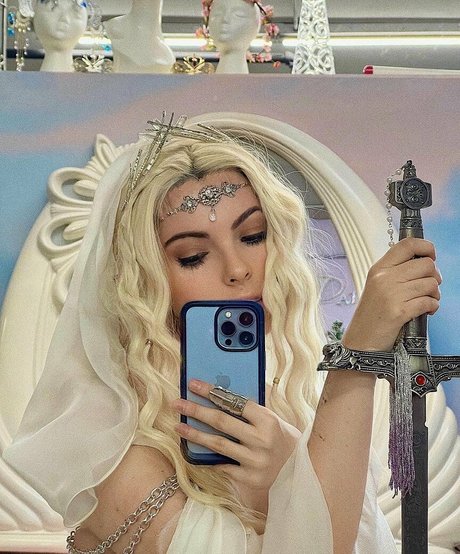 Emma Karla Peet onlyfans sextape