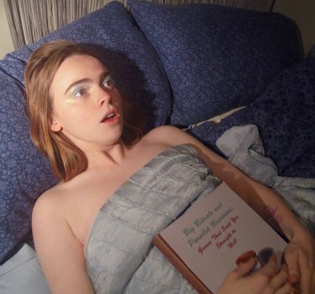 Daisy Waterstone topless onlyfans