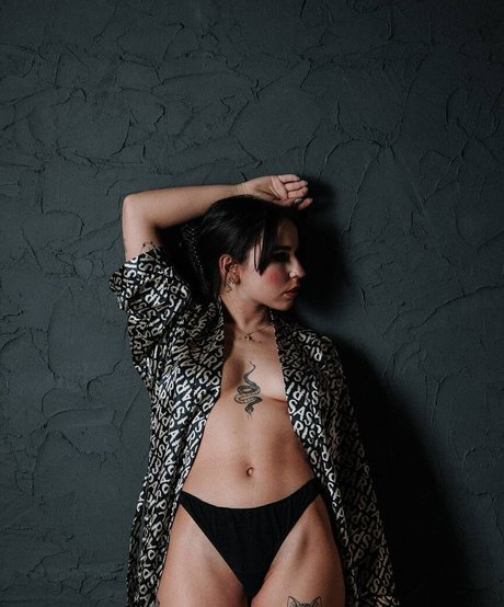 crismaia97 onlyfans desnuda