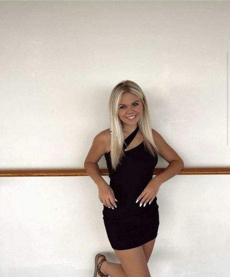 nblondiew onlyfans images