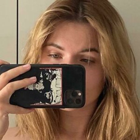 Lizzylarrsen ass onlyfans