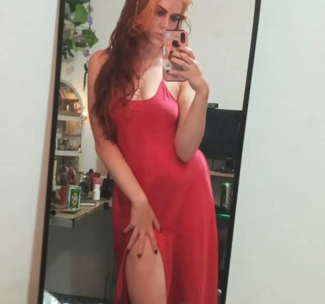 SmokeAndSomno onlyfans model