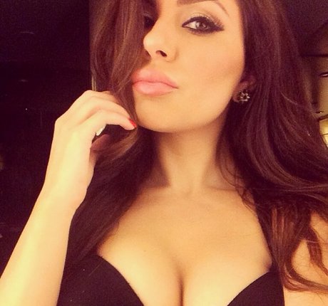 Uldouz Wallace leaked porn onlyfans