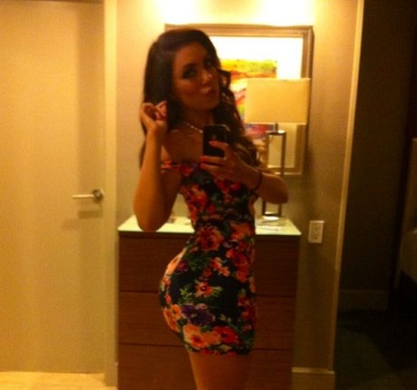 Uldouz Wallace onlyfans nide