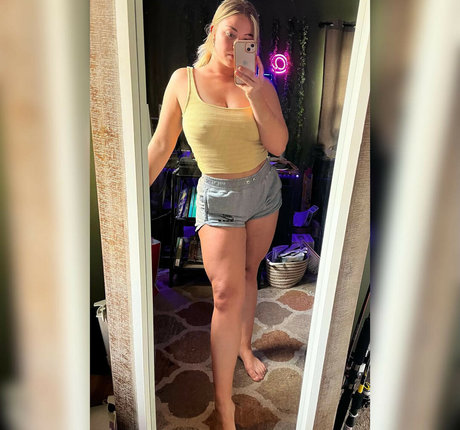 Eevyasmr nude on onlyfans