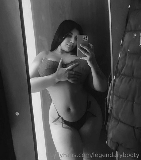 LegendaryBooty nude onlyfans pics