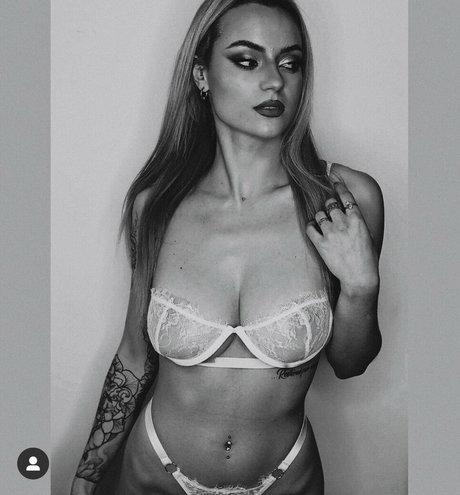 Linda Fioretti onlyfans tits