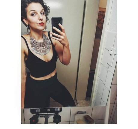 Irina Mirella leaked onlyfans.