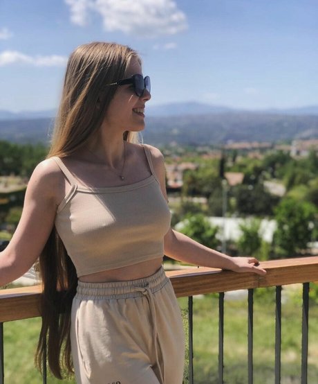 Eva Gevorgyan en onlyfans