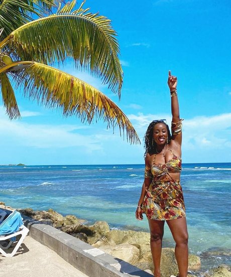 Scarlette Douglas Profile pic