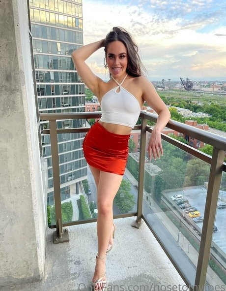 nosetomytoes nude on onlyfans