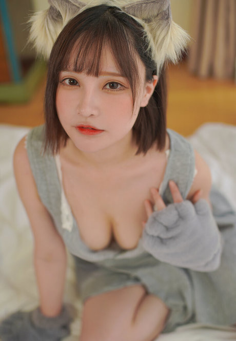 SenyaMiku onlyfans boobs