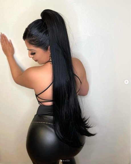 Champagne Chronicles onlyfans leak sex