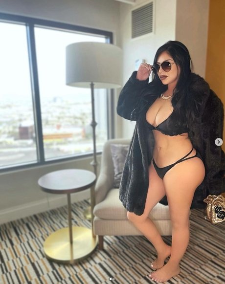 Champagne Chronicles onlyfans ass