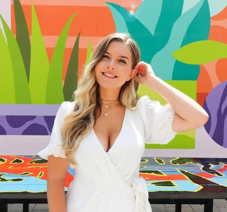 Alexandra Strambu onlyfans leaked