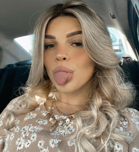 Baby girl Sadie onlyfans leaked tits