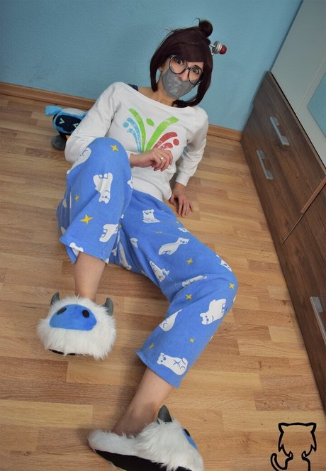 Natsuko Hiragi strip onlyfans