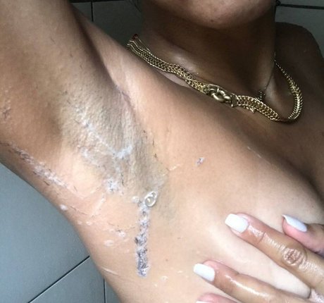 Julia Satto topless onlyfans