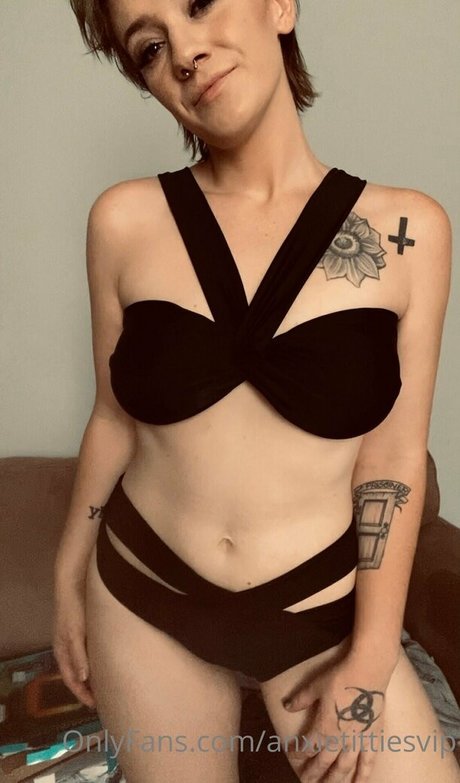 anxietittiesvip nudes only fans