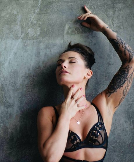 NuruQueenClaire naked only fans