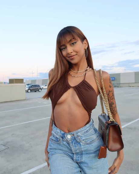 Chrissymenzies naked only fans