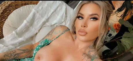 AvaArlo onlyfans leaked pictures