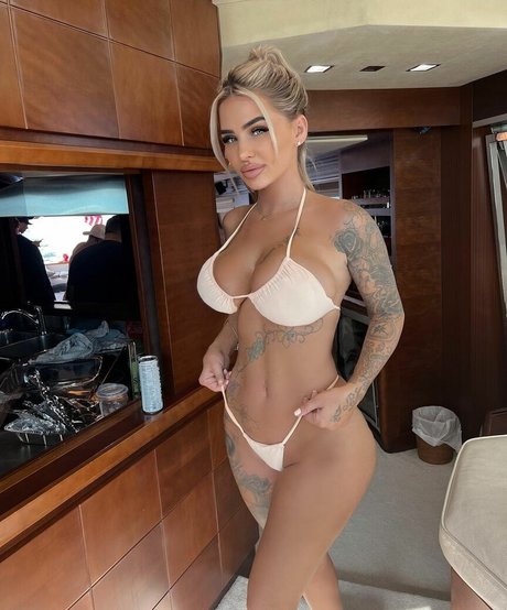 Kirsten Simmermeyer onlyfans striptease